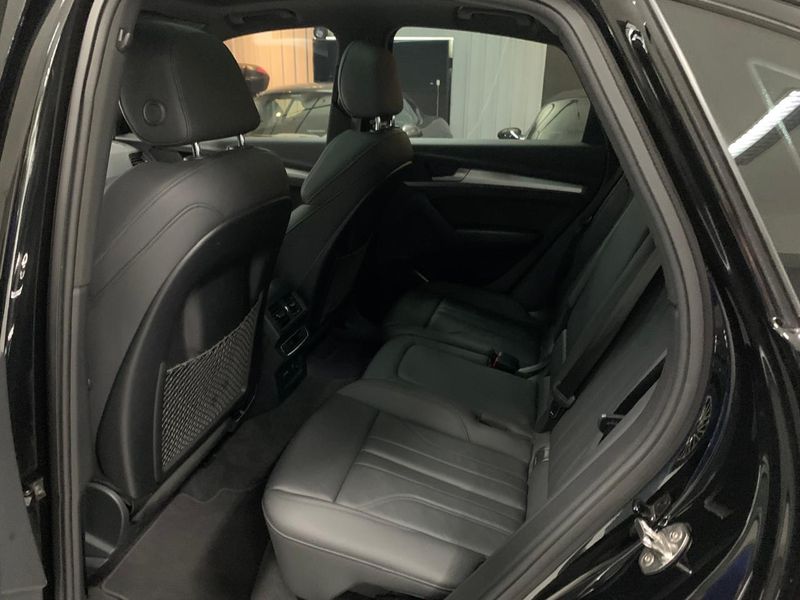 AUDI Q5 2.0 45 TFSI GASOLINA SPORTBACK S LINE BLACK QUATTRO S TRONIC 2021/2021 FÁBIO BERNARDES PORTO ALEGRE / Carros no Vale