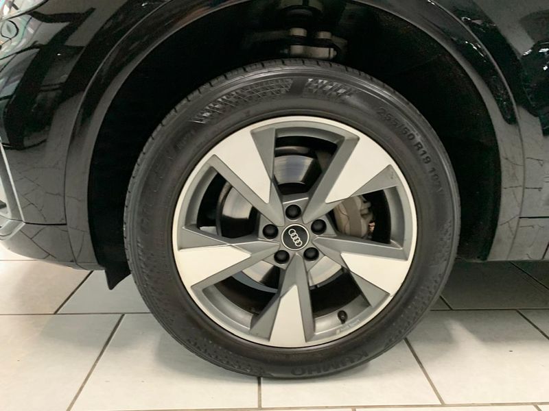AUDI Q5 2.0 45 TFSI GASOLINA SPORTBACK S LINE BLACK QUATTRO S TRONIC 2021/2021 FÁBIO BERNARDES PORTO ALEGRE / Carros no Vale