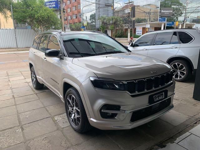 JEEP COMMANDER 1.3 T270 TURBO FLEX OVERLAND AT6 2023/2023 FÁBIO BERNARDES PORTO ALEGRE / Carros no Vale