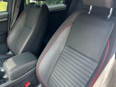 LAND ROVER DISCOVERY SPORT 2.0 P250 TURBO FLEX R-DYNAMIC SE AUTOMÁTICO 2023/2023 FÁBIO BERNARDES PORTO ALEGRE / Carros no Vale