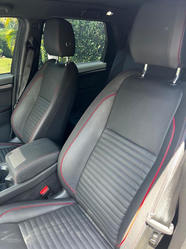 LAND ROVER DISCOVERY SPORT 2.0 P250 TURBO FLEX R-DYNAMIC SE AUTOMÁTICO 2023/2023 FÁBIO BERNARDES PORTO ALEGRE / Carros no Vale