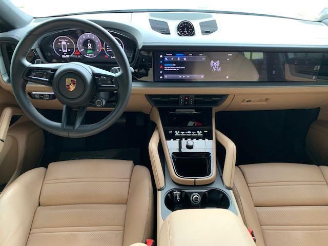 PORSCHE CAYENNE 3.0 V6 E-HYBRID COUPÉ AWD TIPTRONIC S 2024/2024 FÁBIO BERNARDES PORTO ALEGRE / Carros no Vale PORSCHE CAYENNE 3.0 V6 E-HYBRID COUPÉ AWD TIPTRONIC S 2024/2024 FÁBIO BERNARDES PORTO ALEGRE / Carros no Vale