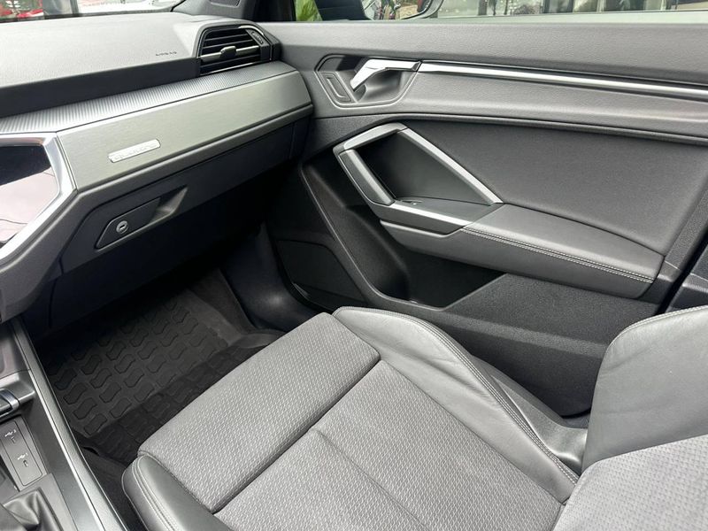 Audi Q3 SPB Perf Black 2.0 TFSI Tipt Quat. 2022/2023 CONCEPT MOTORS PASSO FUNDO / Carros no Vale