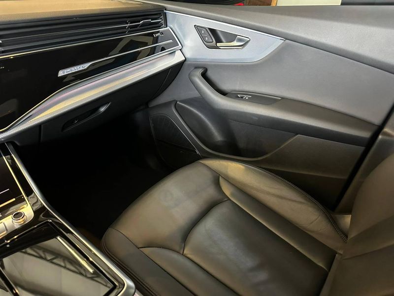 Audi Q8 Perf.Black 3.0 TFSI Quat S-tr. 2019/2019 CONCEPT MOTORS PASSO FUNDO / Carros no Vale
