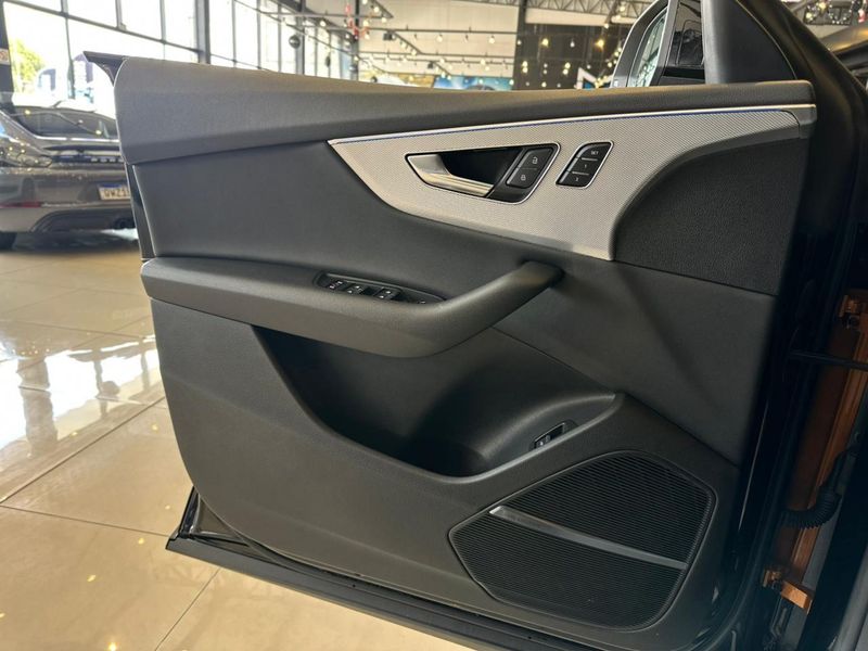 Audi Q8 Perf.Black 3.0 TFSI Quat S-tr. 2019/2019 CONCEPT MOTORS PASSO FUNDO / Carros no Vale