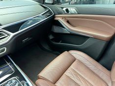 BMW X7 M50i 4.4 V8 Bi-TB Aut. 2020/2020 CONCEPT MOTORS PASSO FUNDO / Carros no Vale