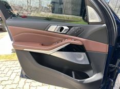 BMW X7 M50i 4.4 V8 Bi-TB Aut. 2020/2020 CONCEPT MOTORS PASSO FUNDO / Carros no Vale