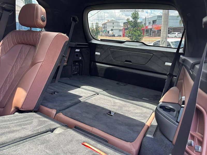 BMW X7 M50i 4.4 V8 Bi-TB Aut. 2020/2020 CONCEPT MOTORS PASSO FUNDO / Carros no Vale