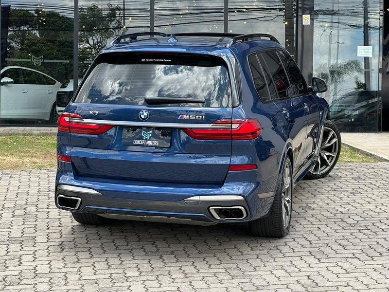 BMW X7 M50i 4.4 V8 Bi-TB Aut. 2020/2020 CONCEPT MOTORS PASSO FUNDO / Carros no Vale