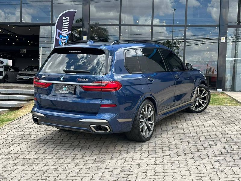 BMW X7 M50i 4.4 V8 Bi-TB Aut. 2020/2020 CONCEPT MOTORS PASSO FUNDO / Carros no Vale
