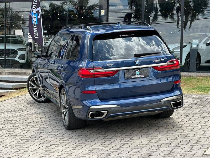BMW X7 M50i 4.4 V8 Bi-TB Aut. 2020/2020 CONCEPT MOTORS PASSO FUNDO / Carros no Vale