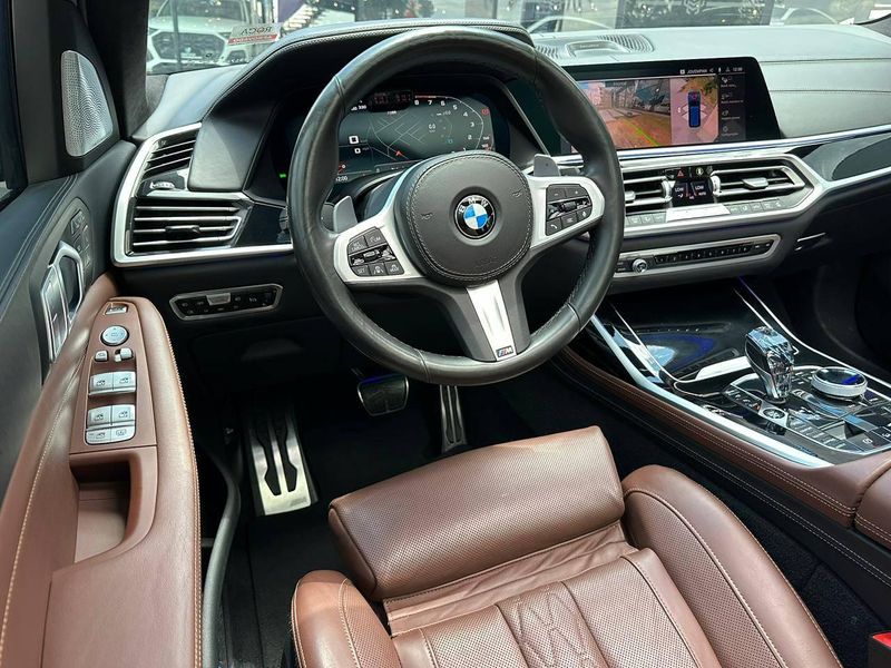 BMW X7 M50i 4.4 V8 Bi-TB Aut. 2020/2020 CONCEPT MOTORS PASSO FUNDO / Carros no Vale