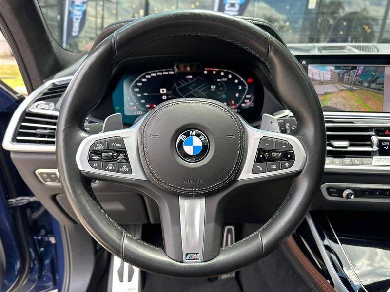 BMW X7 M50i 4.4 V8 Bi-TB Aut. 2020/2020 CONCEPT MOTORS PASSO FUNDO / Carros no Vale