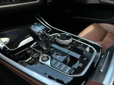 BMW X7 M50i 4.4 V8 Bi-TB Aut. 2020/2020 CONCEPT MOTORS PASSO FUNDO / Carros no Vale