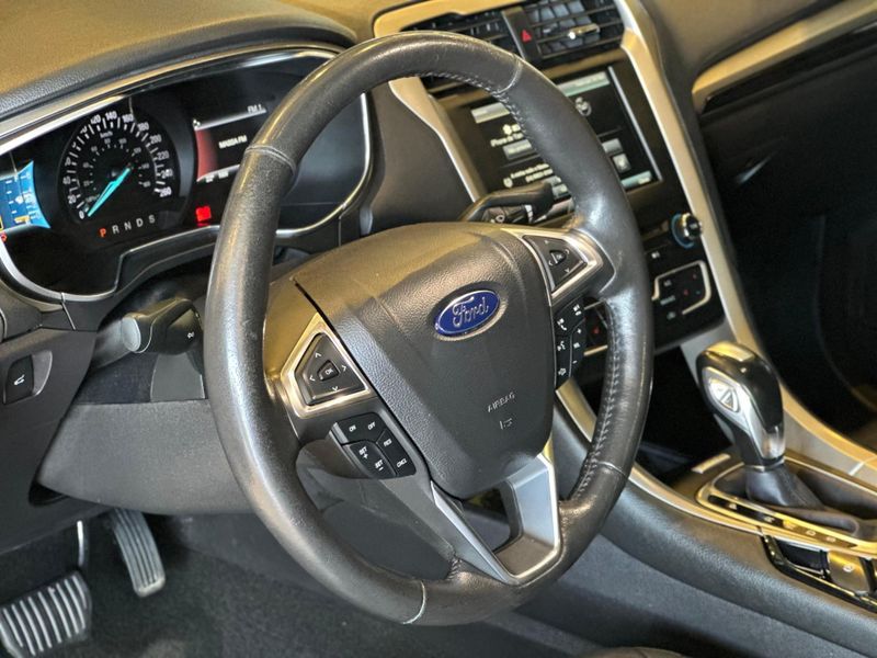 Ford Fusion 2.5L I-VCT Flex Aut. 2015/2016 CONCEPT MOTORS PASSO FUNDO / Carros no Vale