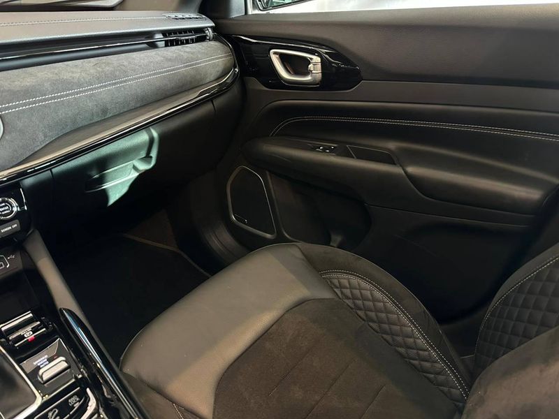 Jeep Commander BlackHawk 2.0 4×4 TB Aut 2024/2025 CONCEPT MOTORS PASSO FUNDO / Carros no Vale