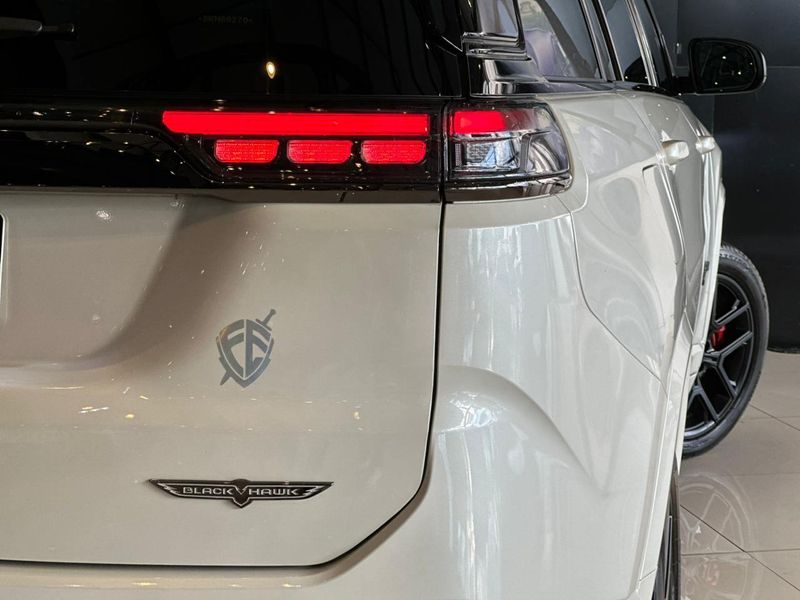 Jeep Commander BlackHawk 2.0 4×4 TB Aut 2024/2025 CONCEPT MOTORS PASSO FUNDO / Carros no Vale