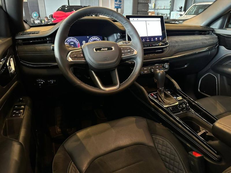 Jeep Commander BlackHawk 2.0 4×4 TB Aut 2024/2025 CONCEPT MOTORS PASSO FUNDO / Carros no Vale