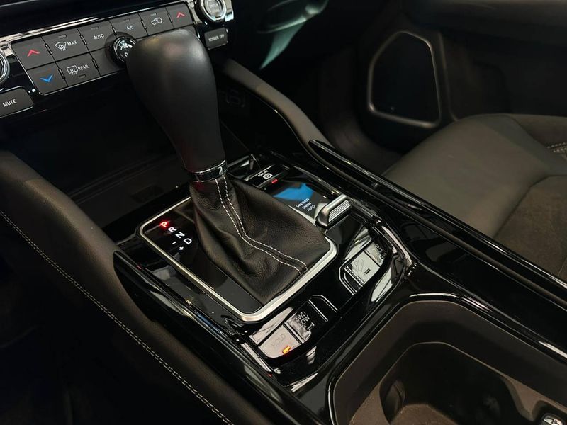 Jeep Commander BlackHawk 2.0 4×4 TB Aut 2024/2025 CONCEPT MOTORS PASSO FUNDO / Carros no Vale