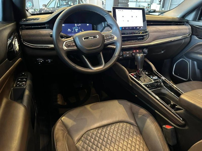 Jeep Commander Overl TD380 2.0 4×4 Die Aut. 2022/2023 CONCEPT MOTORS PASSO FUNDO / Carros no Vale