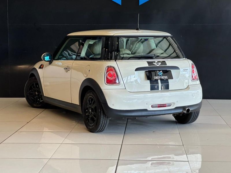 Mini Cooper One ONE 1.6 Aut. 2013/2013 CONCEPT MOTORS PASSO FUNDO / Carros no Vale