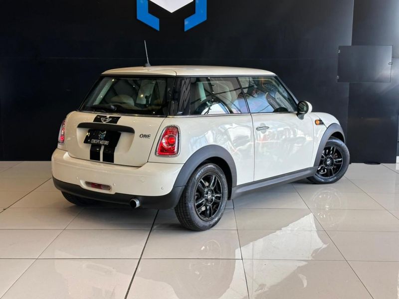 Mini Cooper One ONE 1.6 Aut. 2013/2013 CONCEPT MOTORS PASSO FUNDO / Carros no Vale