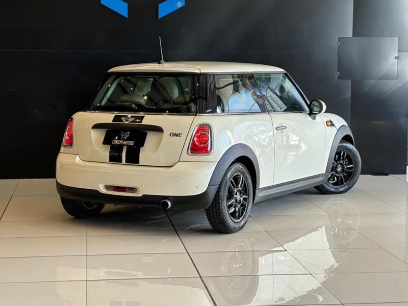 Mini Cooper One ONE 1.6 Aut. 2013/2013 CONCEPT MOTORS PASSO FUNDO / Carros no Vale