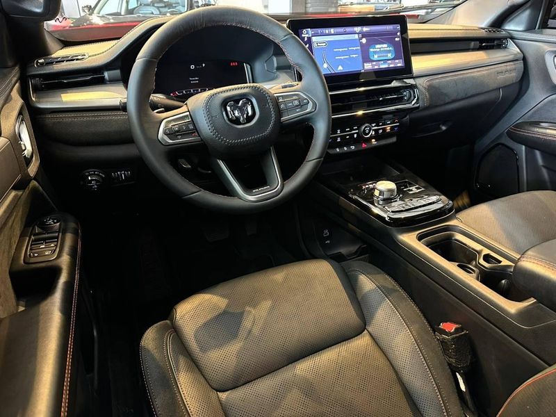 Ram Rampage R/T HURRIC 4 2.0 TB CD 4X4 Aut. 2023/2024 CONCEPT MOTORS PASSO FUNDO / Carros no Vale