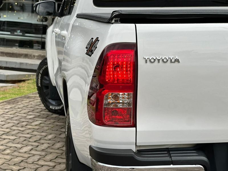 Toyota Hilux CD SR 4×4 2.8 TDI Diesel Aut. 2019/2019 CONCEPT MOTORS PASSO FUNDO / Carros no Vale Toyota Hilux CD SR 4×4 2.8 TDI Diesel Aut. 2019/2019 CONCEPT MOTORS PASSO FUNDO / Carros no Vale