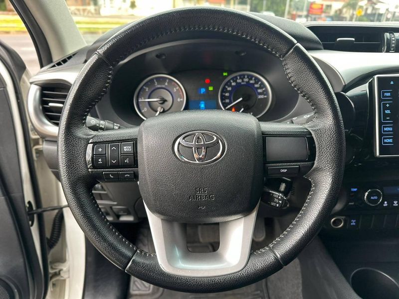 Toyota Hilux CD SR 4×4 2.8 TDI Diesel Aut. 2019/2019 CONCEPT MOTORS PASSO FUNDO / Carros no Vale Toyota Hilux CD SR 4×4 2.8 TDI Diesel Aut. 2019/2019 CONCEPT MOTORS PASSO FUNDO / Carros no Vale