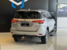 Toyota Hilux SW4 SR 4×2 2.7/ 2.7 Flex 16V Aut. 2016/2017 CONCEPT MOTORS PASSO FUNDO / Carros no Vale