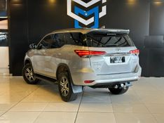 Toyota Hilux SW4 SR 4×2 2.7/ 2.7 Flex 16V Aut. 2016/2017 CONCEPT MOTORS PASSO FUNDO / Carros no Vale