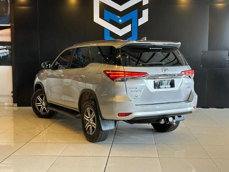 Toyota Hilux SW4 SR 4×2 2.7/ 2.7 Flex 16V Aut. 2016/2017 CONCEPT MOTORS PASSO FUNDO / Carros no Vale