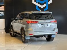 Toyota Hilux SW4 SR 4×2 2.7/ 2.7 Flex 16V Aut. 2016/2017 CONCEPT MOTORS PASSO FUNDO / Carros no Vale