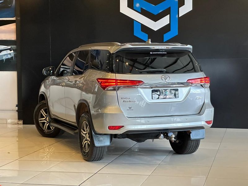 Toyota Hilux SW4 SR 4×2 2.7/ 2.7 Flex 16V Aut. 2016/2017 CONCEPT MOTORS PASSO FUNDO / Carros no Vale