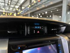 Toyota Hilux SW4 SR 4×2 2.7/ 2.7 Flex 16V Aut. 2016/2017 CONCEPT MOTORS PASSO FUNDO / Carros no Vale