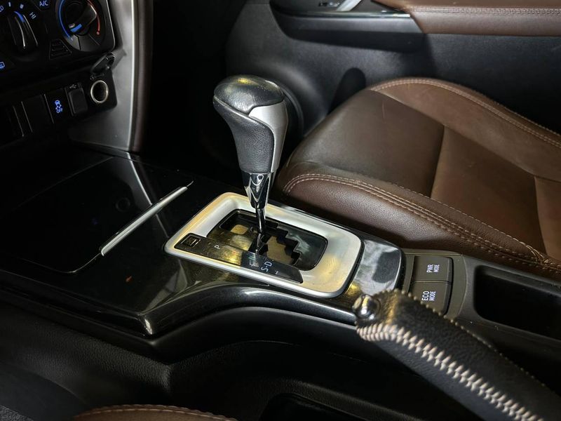 Toyota Hilux SW4 SR 4×2 2.7/ 2.7 Flex 16V Aut. 2016/2017 CONCEPT MOTORS PASSO FUNDO / Carros no Vale