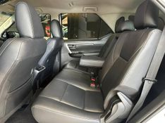 Toyota Hilux SW4 SRV 4×2 2.7 Flex 16V Aut. 2020/2021 CONCEPT MOTORS PASSO FUNDO / Carros no Vale