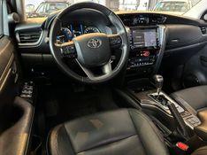 Toyota Hilux SW4 SRV 4×2 2.7 Flex 16V Aut. 2020/2021 CONCEPT MOTORS PASSO FUNDO / Carros no Vale