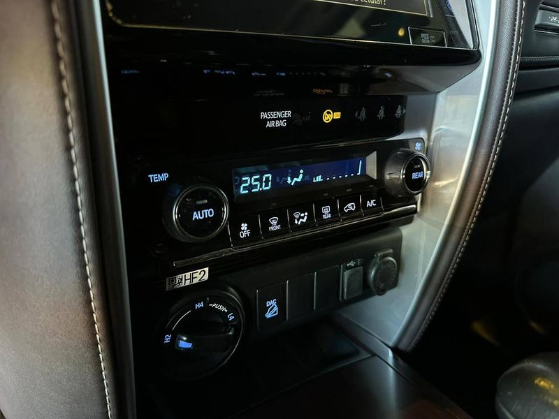 Toyota Hilux SW4 SRX 4×4 2.8 TDI 16V Dies Aut. 2019/2019 CONCEPT MOTORS PASSO FUNDO / Carros no Vale Toyota Hilux SW4 SRX 4×4 2.8 TDI 16V Dies Aut. 2019/2019 CONCEPT MOTORS PASSO FUNDO / Carros no Vale