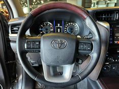 Toyota Hilux SW4 SRX 4×4 2.8 TDI 16V Dies Aut. 2019/2019 CONCEPT MOTORS PASSO FUNDO / Carros no Vale