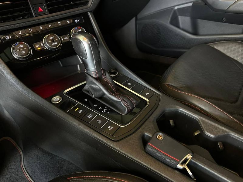 Volkswagen Jetta GLI 350 TSI 2.0 16V 4p Aut. 2019/2019 CONCEPT MOTORS PASSO FUNDO / Carros no Vale