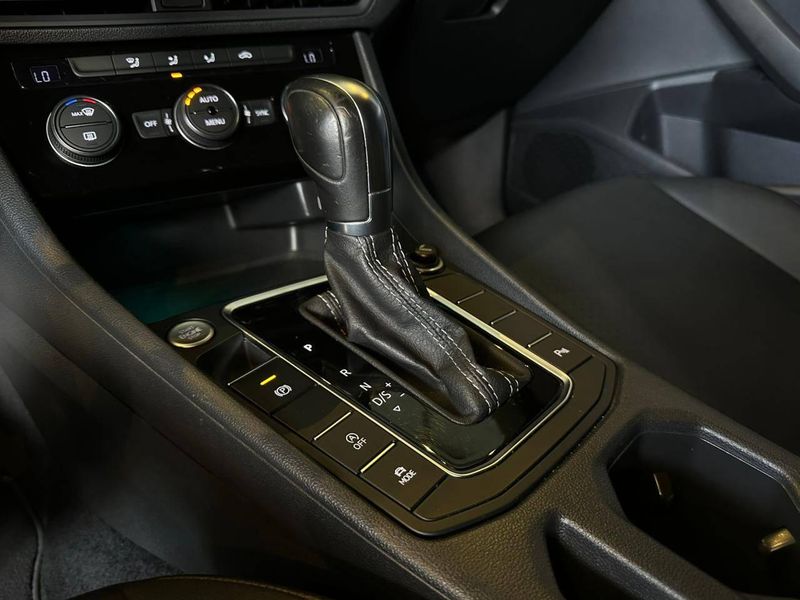 Volkswagen Jetta R-Line 250 TSI 1.4 Flex 16V Aut. 2019/2019 CONCEPT MOTORS PASSO FUNDO / Carros no Vale