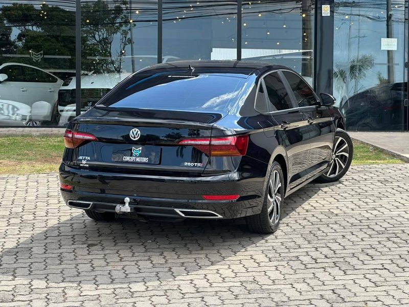 Volkswagen Jetta R-Line 250 TSI 1.4 Flex 16V Aut. 2019/2019 CONCEPT MOTORS PASSO FUNDO / Carros no Vale