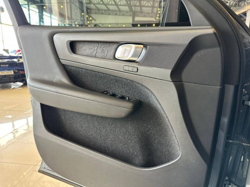 Volvo XC40 T-4 2.0 190cv FWD 2018/2019 CONCEPT MOTORS PASSO FUNDO / Carros no Vale