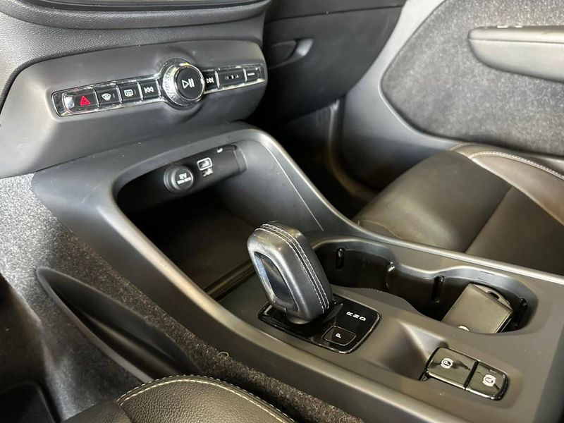 Volvo XC40 T-4 2.0 190cv FWD 2018/2019 CONCEPT MOTORS PASSO FUNDO / Carros no Vale