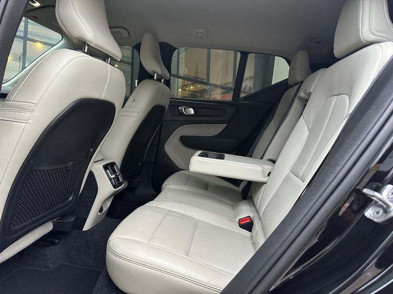 Volvo XC40 T-4 MOMENTUM 2.0 190cv FWD 2020/2020 CONCEPT MOTORS PASSO FUNDO / Carros no Vale