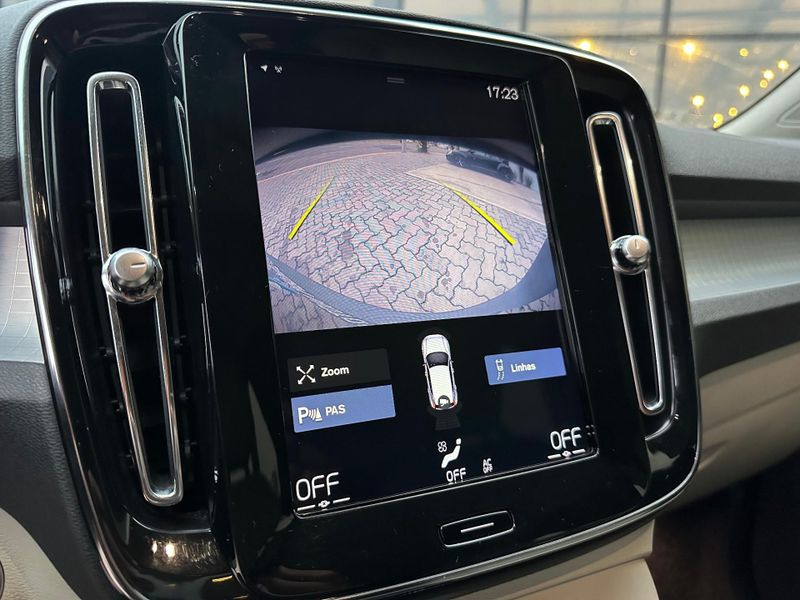 Volvo XC40 T-4 MOMENTUM 2.0 190cv FWD 2020/2020 CONCEPT MOTORS PASSO FUNDO / Carros no Vale