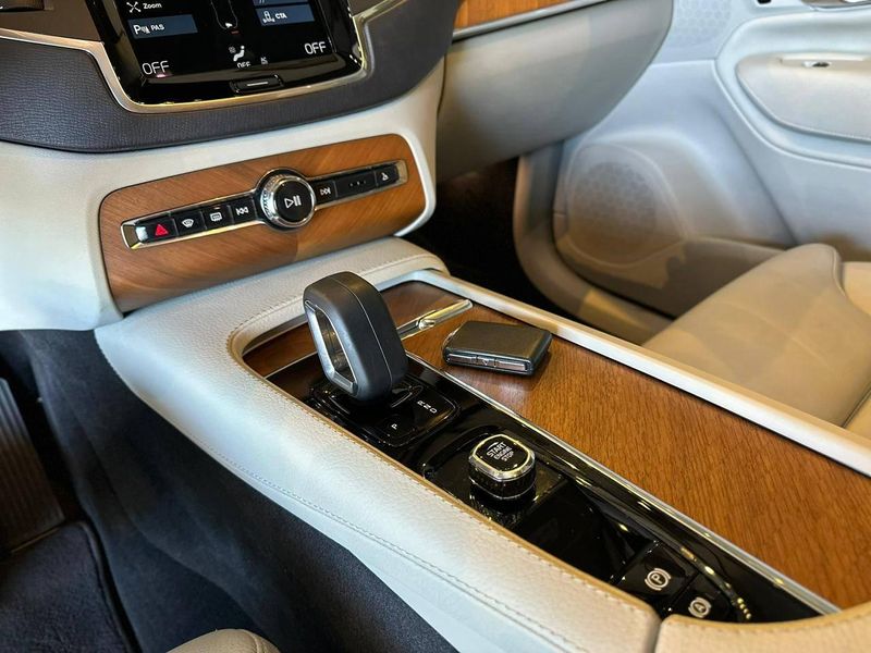 Volvo XC90 T-8 INSC EXPRESS 2.0 (HÃbrido) 2021/2022 CONCEPT MOTORS PASSO FUNDO / Carros no Vale Volvo XC90 T-8 INSC EXPRESS 2.0 (HÃbrido) 2021/2022 CONCEPT MOTORS PASSO FUNDO / Carros no Vale