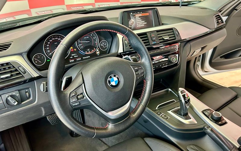 BMW 320iA Modern/Sport TB 2.0/A./GP 2017/2017 PC VEÍCULOS SANTA CRUZ DO SUL / Carros no Vale